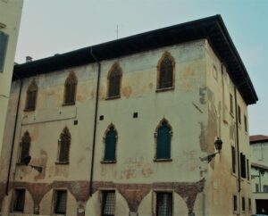 Verona, Italy CozyMedley